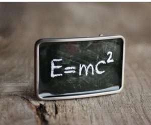 Relativitás elmélet szögletes övcsat