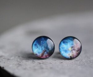 Türkiz-pink világűr orvosi acél pötty fülbevaló