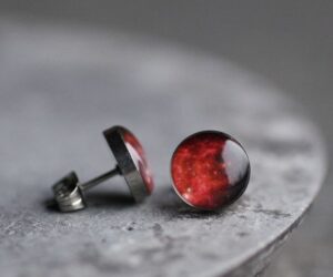 Piros világűr orvosi acél pötty fülbevalók