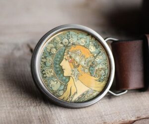 Mucha: Zodiákus kerek övcsat