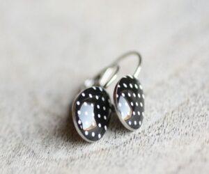 fekete pöttyös csepp függő fülbevalók - Övcsatbolt
